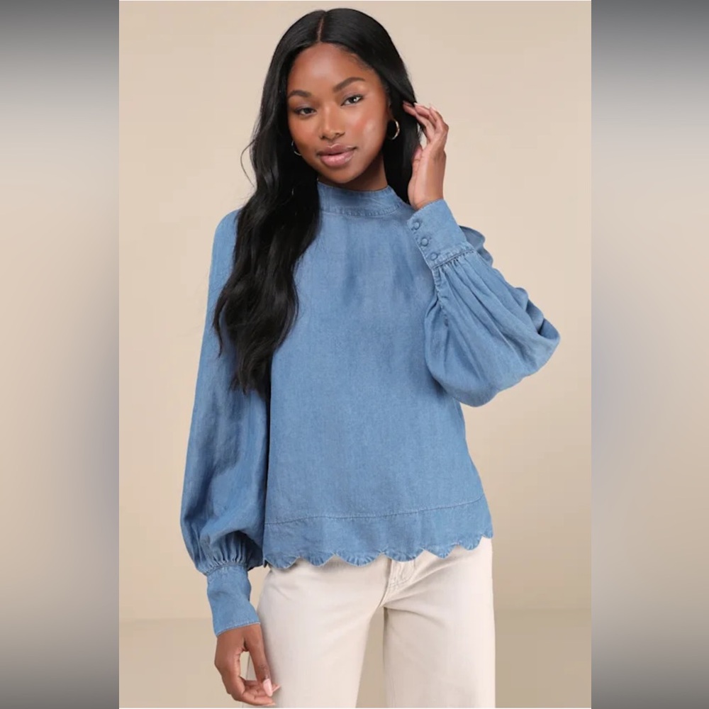 NWT Lulu's Blue Chambray Long Sleeve Mock Neck Top - Small